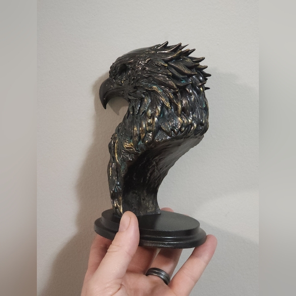 Majestic Bald Eagle Resin Bust - Detailed Wildlife Sculpture - Picture 3 of 3